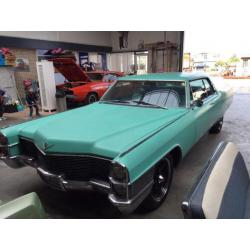 Cadillac Coupe DE Ville 1965 Groen