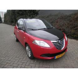 Lancia Ypsilon 0.9 Twinair 85PK 2012 Rood / Zwart Metallic