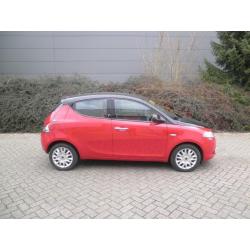 Lancia Ypsilon 0.9 Twinair 85PK 2012 Rood / Zwart Metallic