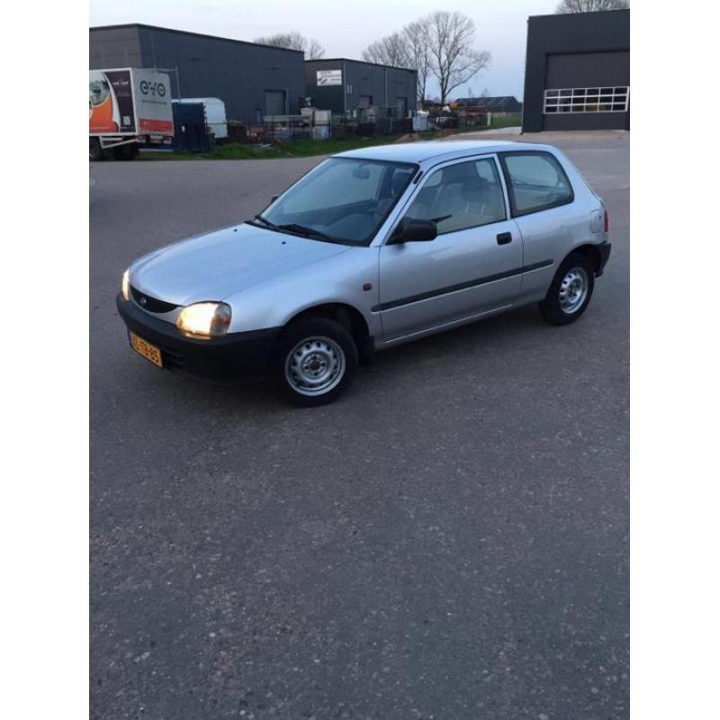 Daihatsu Charade 1.3 I 16V 1999 Grijs met nieuwe apk .stuurb