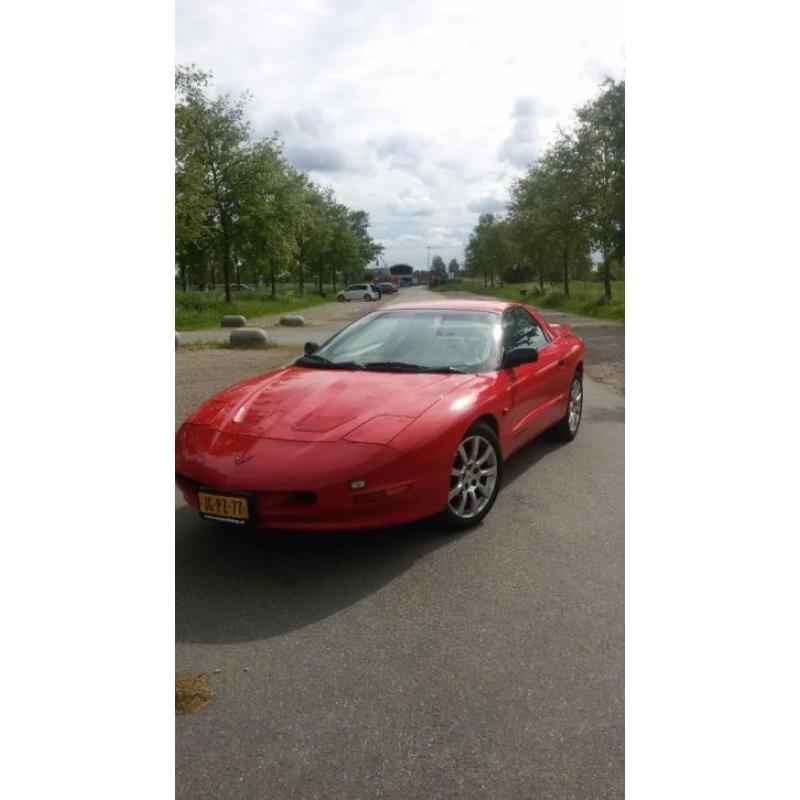 Pontiac Firebird 3.41994 Rood (sperr achteras en handbak)