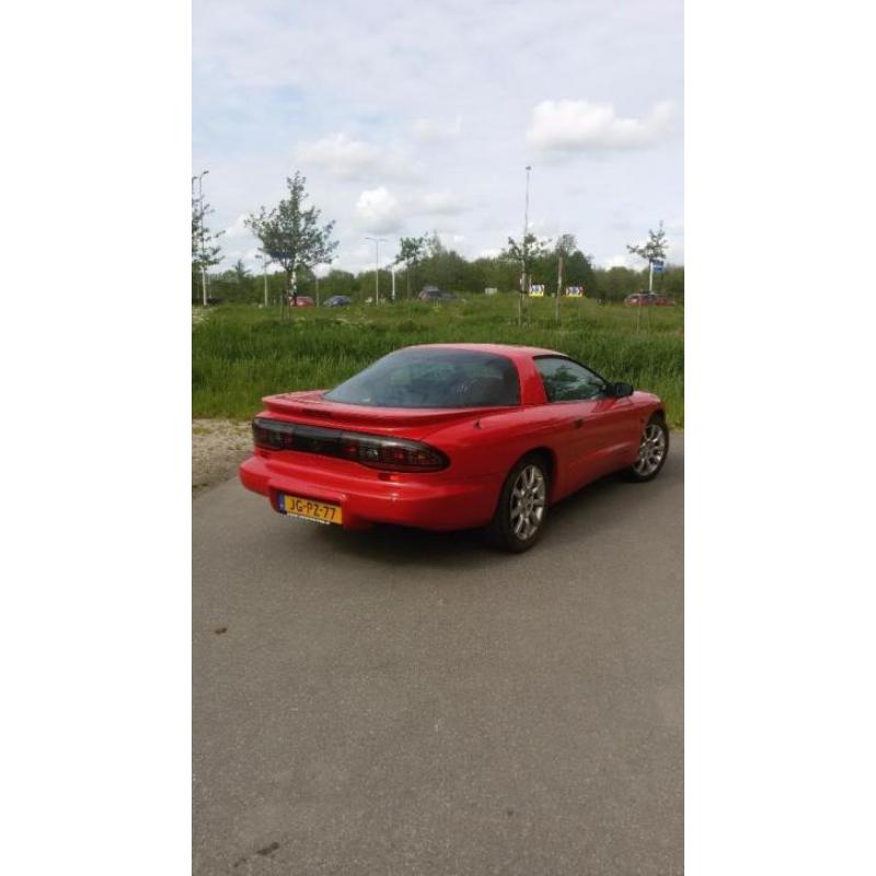 Pontiac Firebird 3.41994 Rood (sperr achteras en handbak)