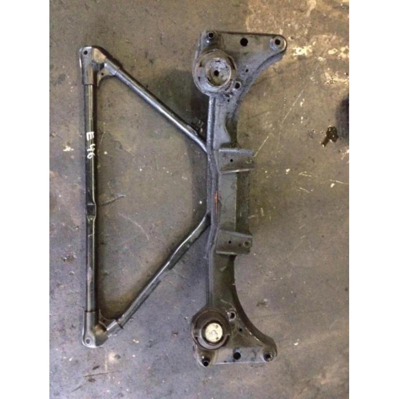 subframe BMW E 46 bouwjaar 2001