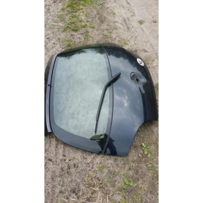 Zwarte achterklep Ford ka