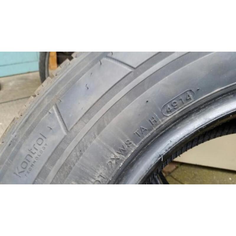 Banden 215/75/R16C 113/111R