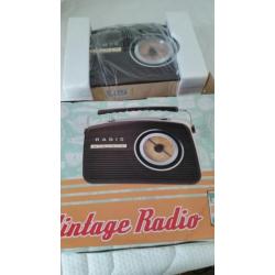 Vintage radio nieuw in doos werkt prima gratis verzenden