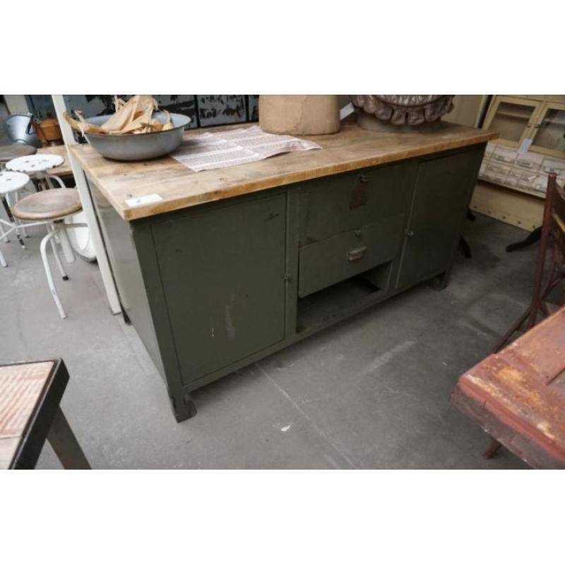 industriele werkbank vintage kast tafel lockers vitrine kast