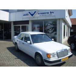 MERCEDES-BENZ 200-Serie 250 D SEDAN AIRCO / GEEN 2E ZO MOOI