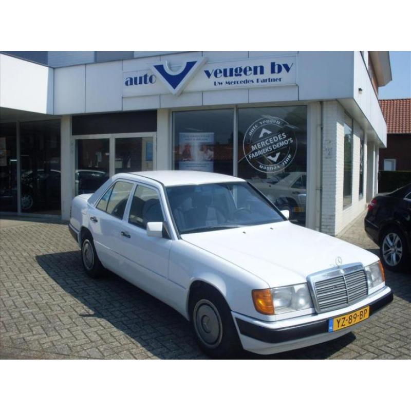 MERCEDES-BENZ 200-Serie 250 D SEDAN AIRCO / GEEN 2E ZO MOOI