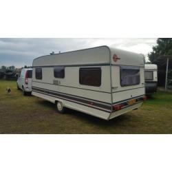 Zeer nette burstner caravan met voortent!