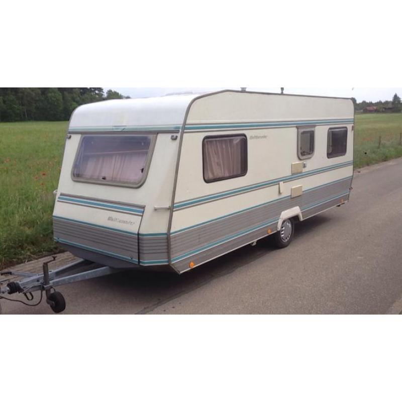 Zeer nette TEC caravan, vast bed, 4 persoons