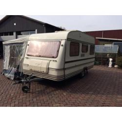 Caravan met 4 slaapplaatsen nieuwe voortent!