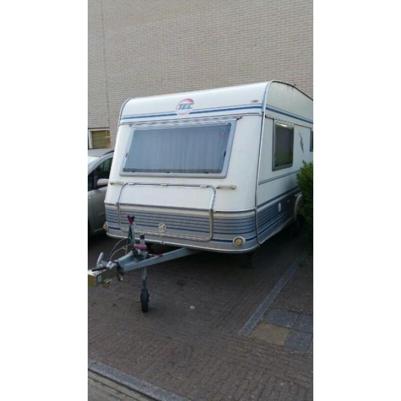 TEC Caravan met voortent en zijtent.