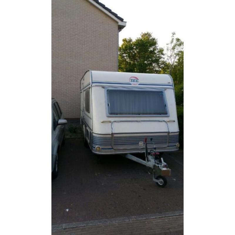 TEC Caravan met voortent en zijtent.