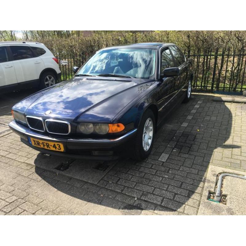 E38 735i in onderdelen !!!!! Kmstand nap 292xxx