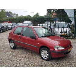 Peugeot 106 1.1i XR incl. APK keuring t/m 11-07-2017 1eEig.