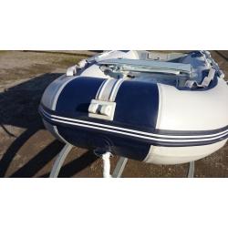 SHOWMODEL: Blue Bay 290 AIRDECK NU € 100,- KORTING!