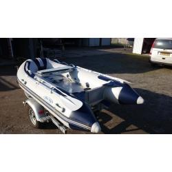 SHOWMODEL: Blue Bay 290 AIRDECK NU € 100,- KORTING!