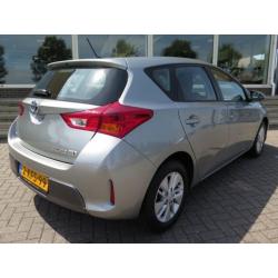 Toyota Auris 1.8 Full Hybrid 5DR CVT | Lease € 263,– per mnd