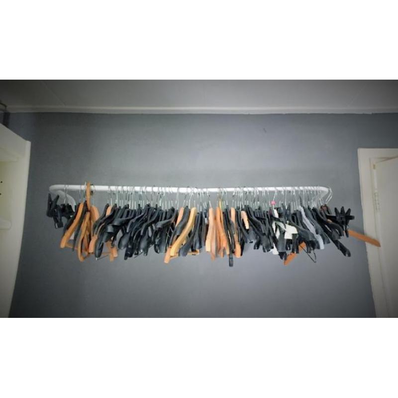 Kledinghangers kleerhangers +/- 300+ teab