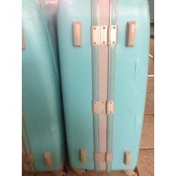 2 Liv ijsblauwe koffers 72x58x32
