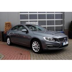 Volvo S60 T3 Momentum Automaat Navi Xenon MY2016 (bj 2015)