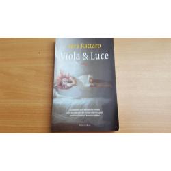 Leesboek Sara Rattaro : Viola & Luce !!