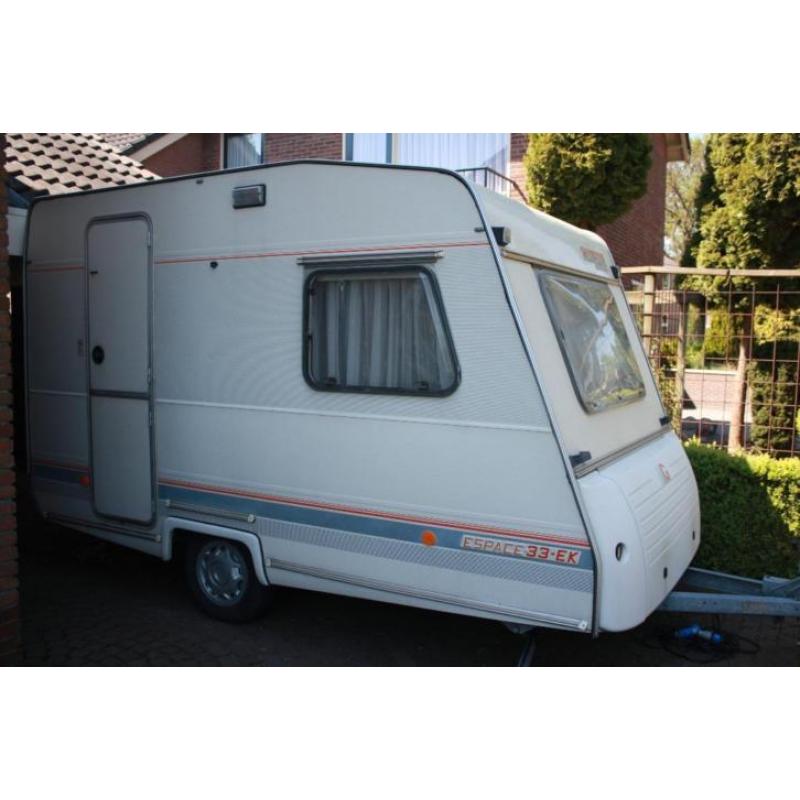 Mooie compacte Grau Caravan