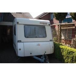 Mooie compacte Grau Caravan