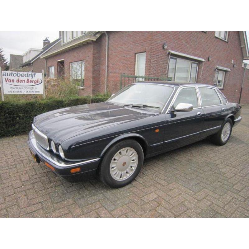 Daimler Double Six 6.0 V12 (bj 1995 automaat)