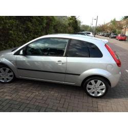 Ford Fiesta 1.6 16V 3DR 2005 Futura Grijs dealer onderhouden