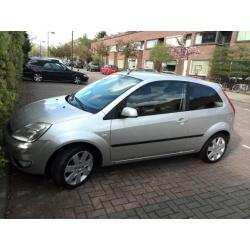 Ford Fiesta 1.6 16V 3DR 2005 Futura Grijs dealer onderhouden