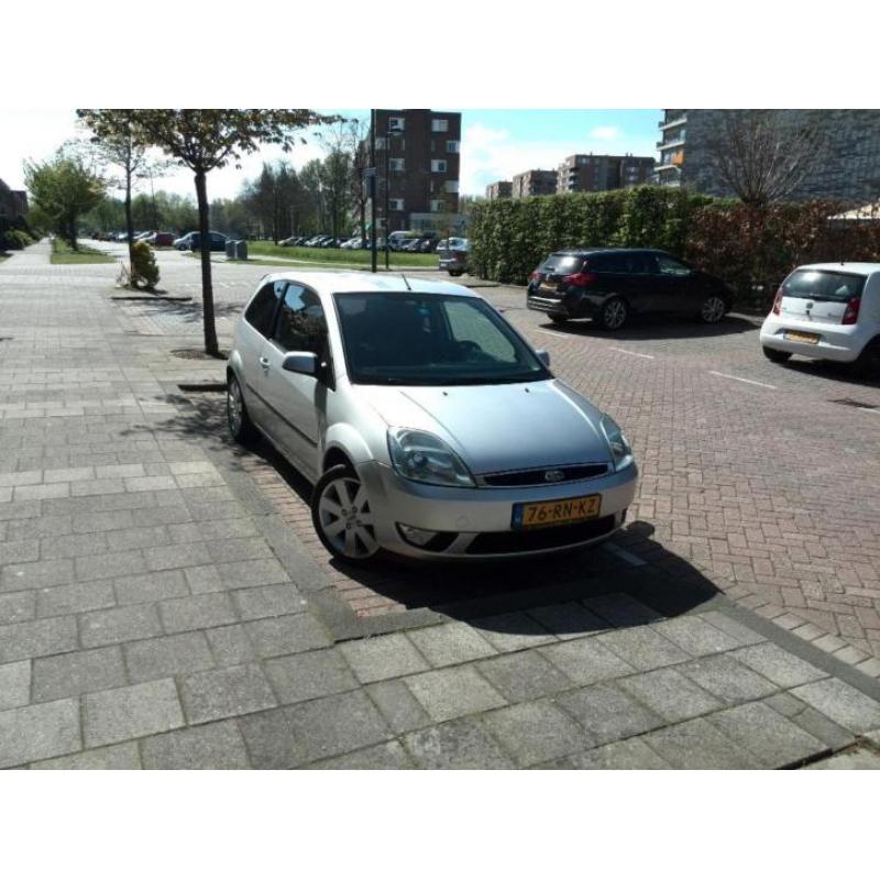 Ford Fiesta 1.6 16V 3DR 2005 Futura Grijs dealer onderhouden