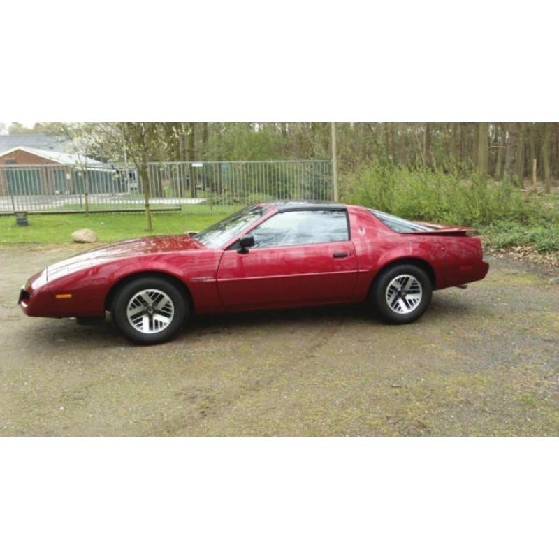 Pontiac Firebird 3.1 AUT U9 1991 Rood