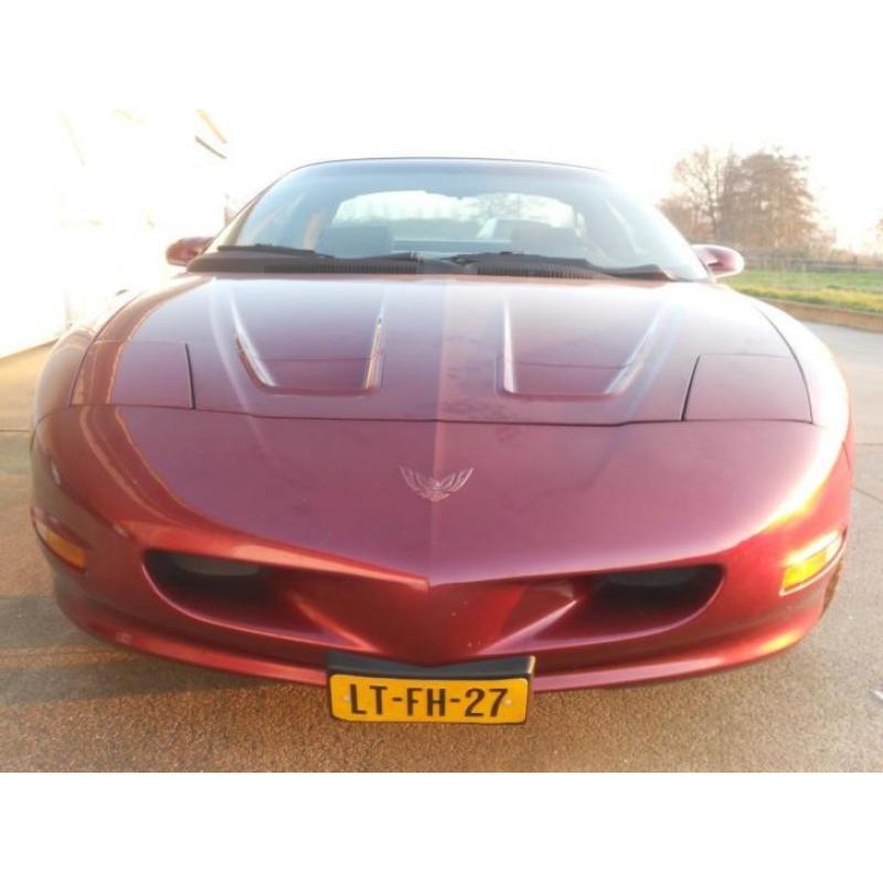 Pontiac Firebird 3.4 Coupe 1995 Rood en stoere gele targa.