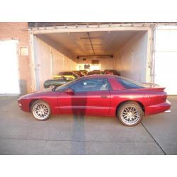 Pontiac Firebird 3.4 Coupe 1995 Rood en stoere gele targa.