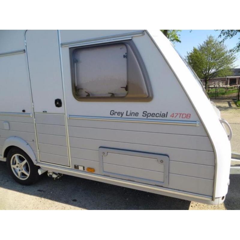 Kip Grey Line 47 TDB caravan 2004 met voortent