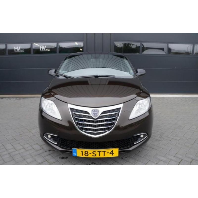 Lancia Ypsilon 0.9 TWINAIR PLATINUM Panorama-dak (bj 2011)