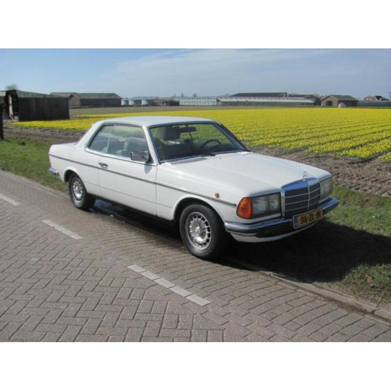 Mercedes 230 COUPE 1978 Wit