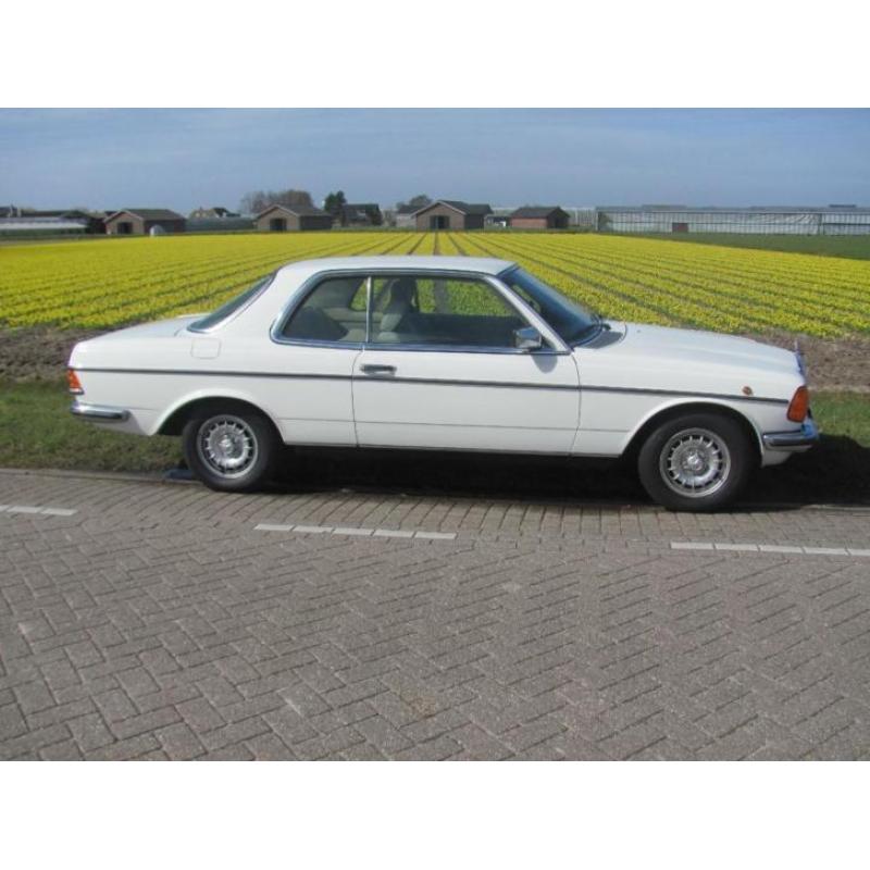 Mercedes 230 COUPE 1978 Wit