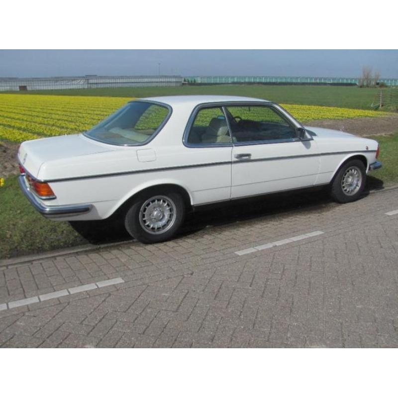 Mercedes 230 COUPE 1978 Wit