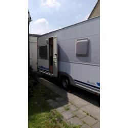 Te koop zeer nette dethleff caravan.