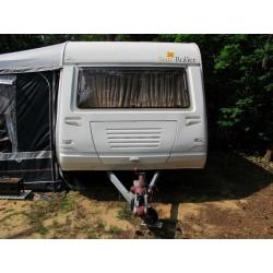 Zeer mooie Caravan van 'Sun Roller' type Tango 420 CF