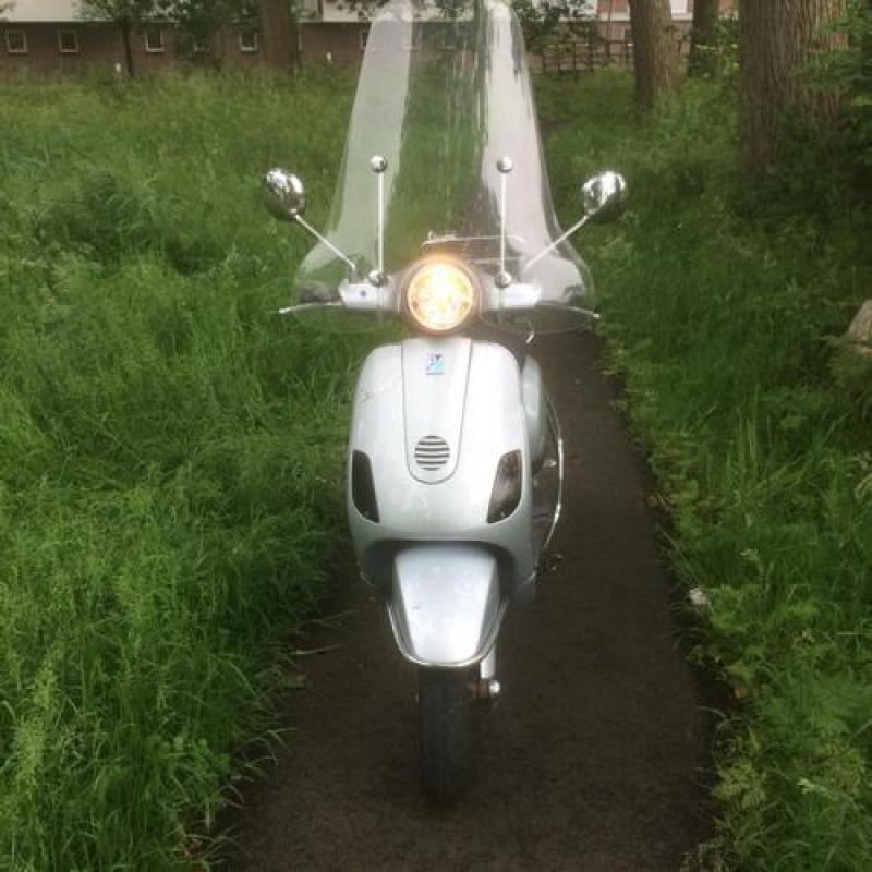 Leuke vespa LX snor ! 4 takt ! Blauw kenteken