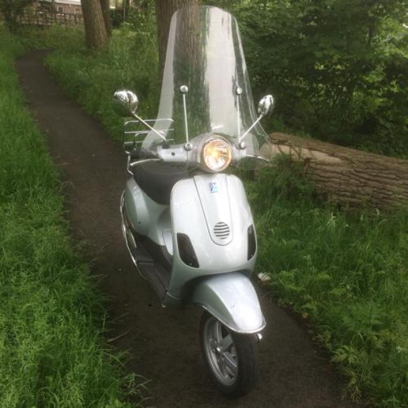 Leuke vespa LX snor ! 4 takt ! Blauw kenteken