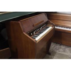 F005- Vintage harmonium