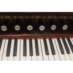 F005- Vintage harmonium