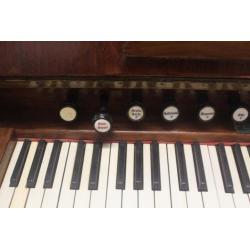 F005- Vintage harmonium