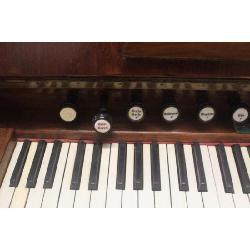 F005- Vintage harmonium