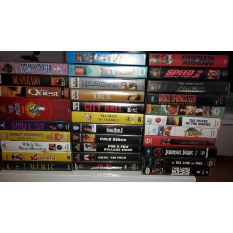 Doos met gevarieerde vhs films